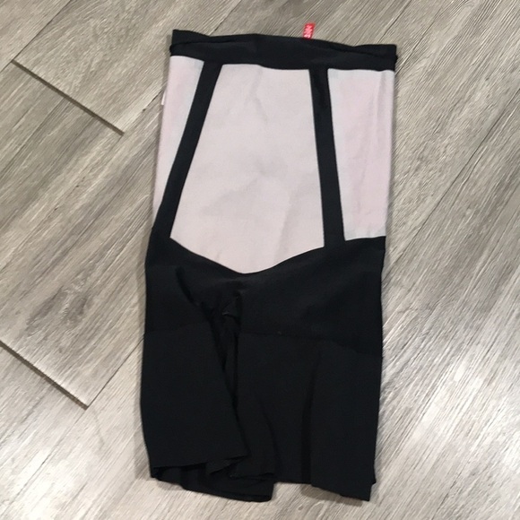 SPANX OnCore High Waist Mid-Thigh Black Shaper Shorts size S - Picture 6 of 9